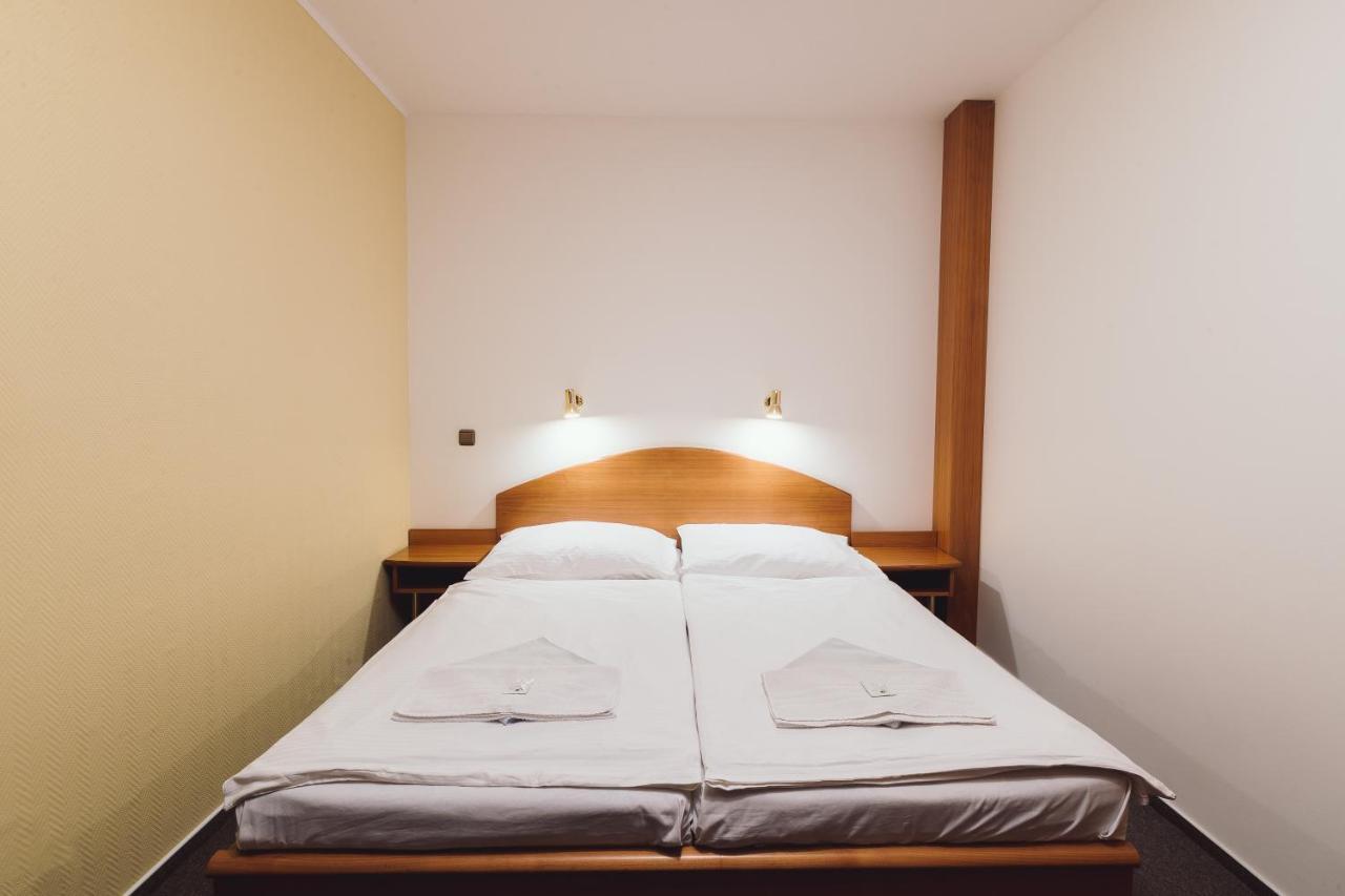 Hotel Annahof Domasov Екстер'єр фото