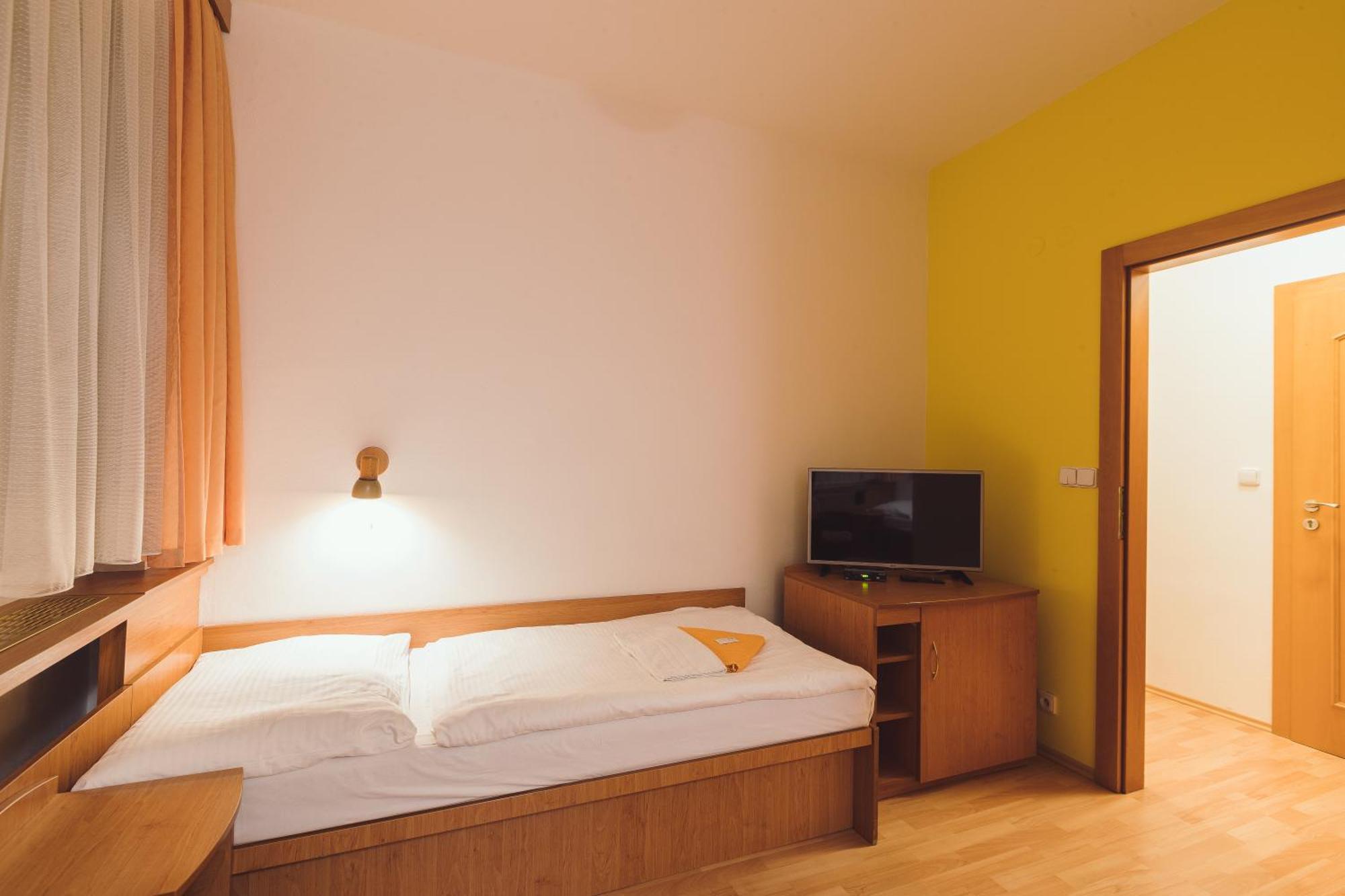 Hotel Annahof Domasov Екстер'єр фото