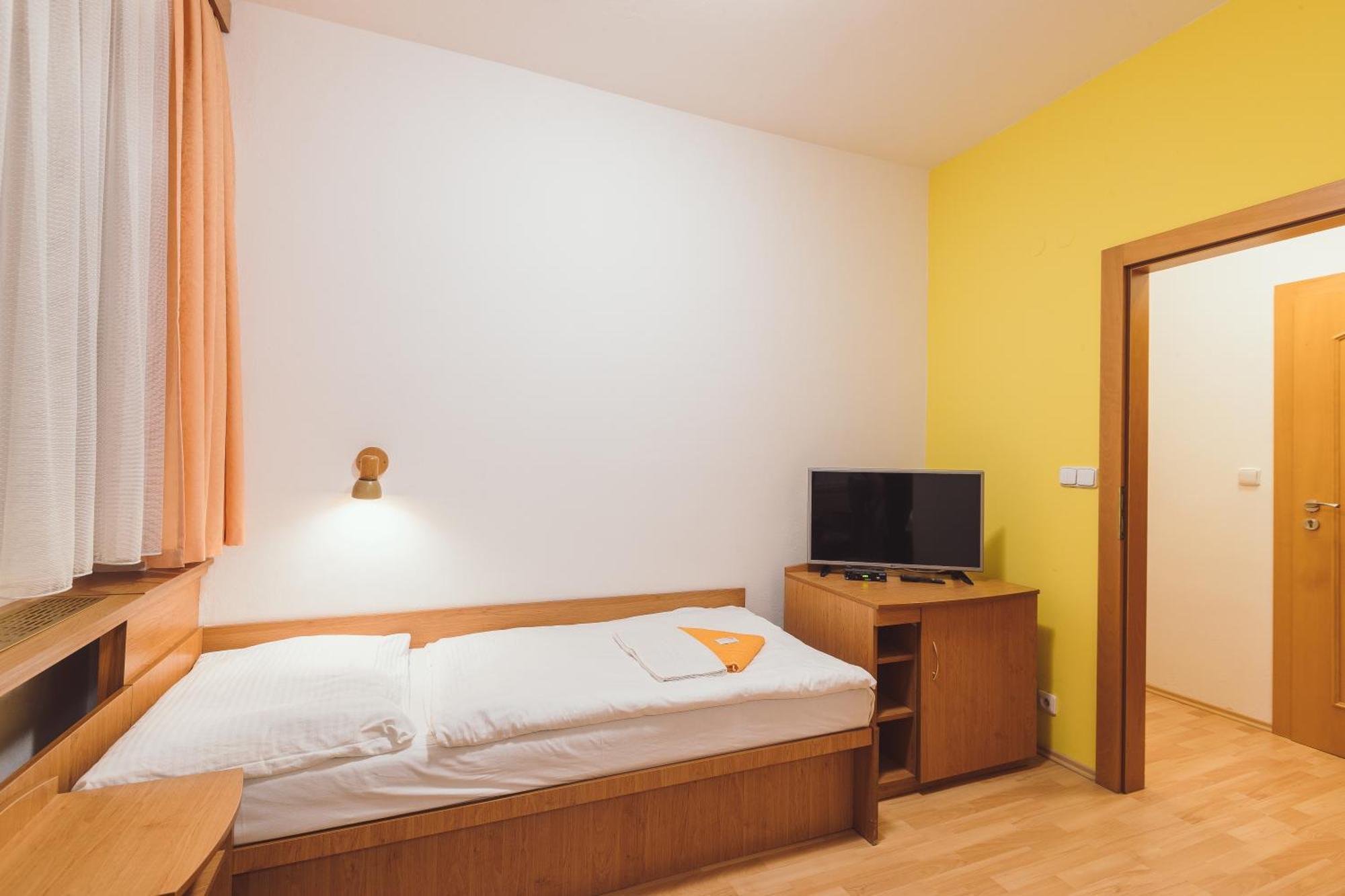 Hotel Annahof Domasov Екстер'єр фото